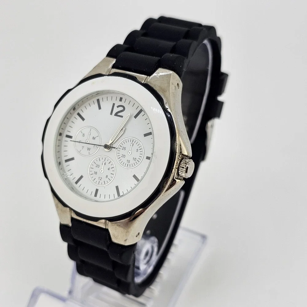 Men's Watch 40MM White Dial Black Plastic Bands New‎ Battery